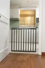 Geuther Door & Stair Safety Gate Modilok Art.2700_GU Uste ja treppide kaitseväravad, mis on mõeldud puidust avadele laiusega 63–103,5 cm.