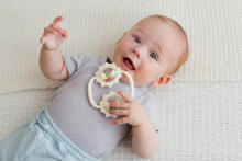 GILIGUMS GG 30058 Ɣe ƒe keklẽwo Rattle beige