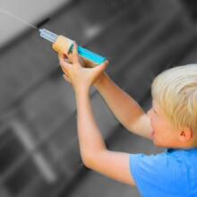 Neue Freunde - Water pistol (wooden)