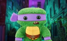 Teenage Mutant Ninja Turtles x Fuggler Donatello Soft Plush Toy Art.274346 Naljakas mängukoletis kilpkonna kujul, kellel on inimhambad.