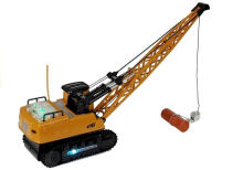 R/C kraana liikuvate kätega ja valgustusega