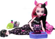 Monster High Creepover Party – Draculaura nukk koos Count Fabulousi ja pidžaamapeo tarvikutega
