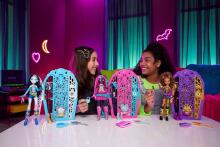 Monster High Skulltimate Secrets – Hauntlywood Mysteries Frankie Stein Wardrobe Set (19+ Surprises)