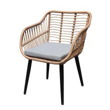 Rattan aiakaupade komplekt toolide ja klaasist lauaga